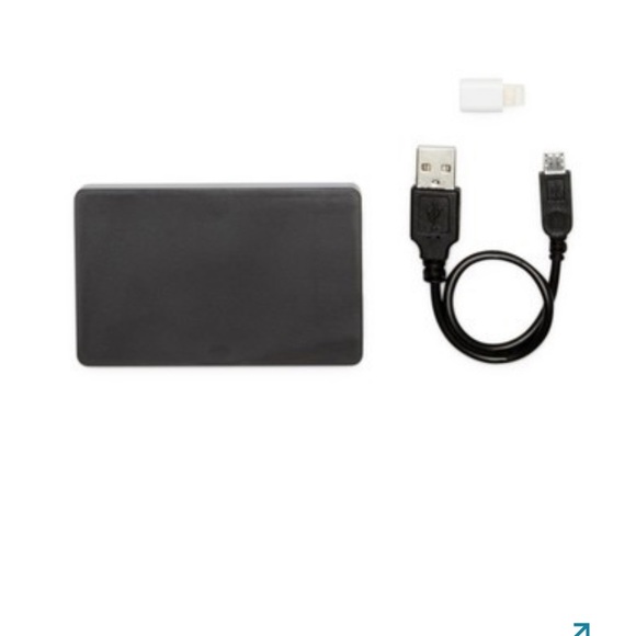 Steve Madden Charging Wristlet Zip pouch - Picture 3 of 3